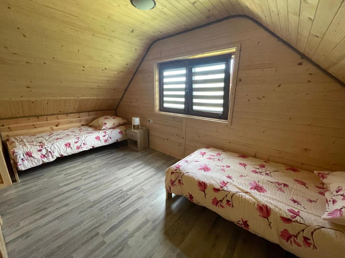 Uweronci Ustrzyki Dolne Exterior foto